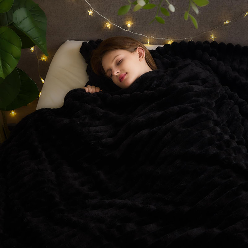 Couvre-lit très doux en flanelle soyeuse de qualité supérieure en jacquard tridimensionnel noir de Newcosplay, Très grand lit