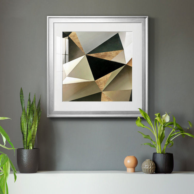 7_Gold Polygon Wall II - reproduction encadrée de qualité supérieure - prête à être accrochée, Cadre argenté
