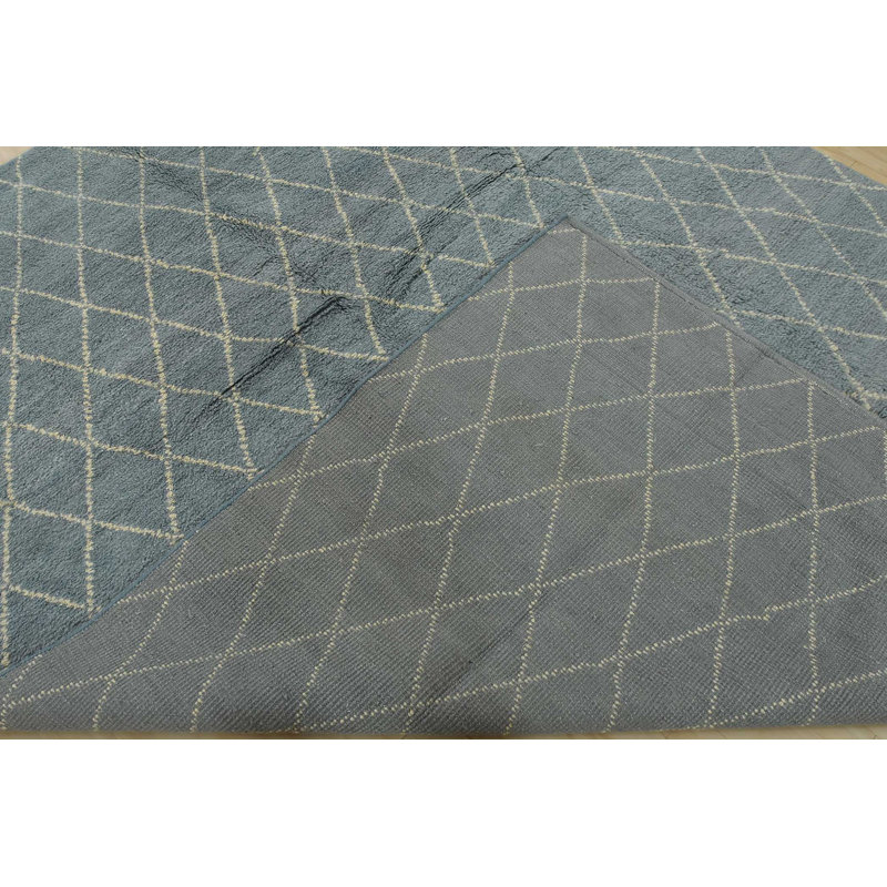 Tapis marocain contemporain en laine bleue noué à la main 7 pi 10 po x 9 pi 10 po Moroccan