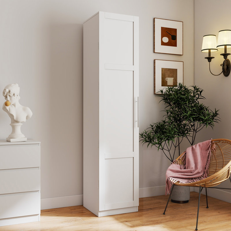 Armoire de cuisine avec portes et tablettes