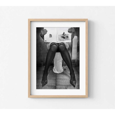 Impression d'humour de salle de bain: photographie en noir et blanc
