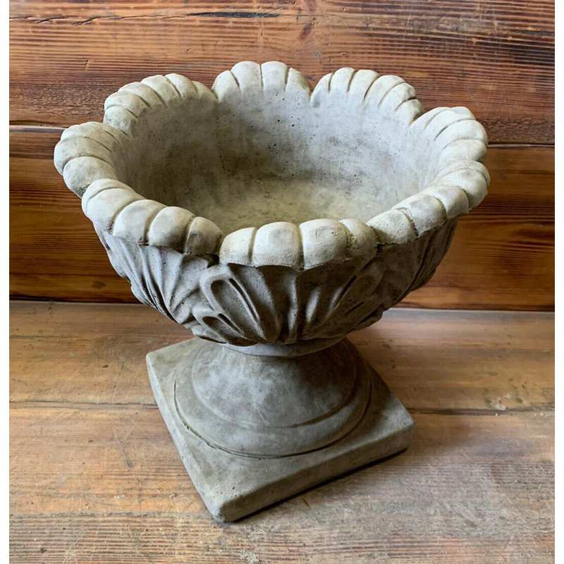 Reo Urn Planter