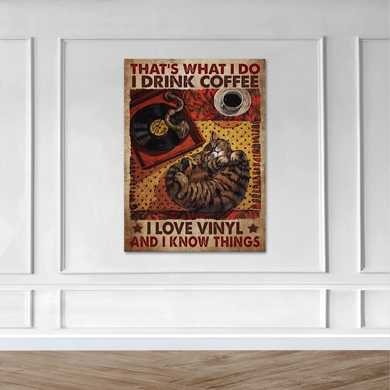 Chat qui se détend avec un café et de la musique - «It's What I Do I Drink Coffee», toile tendue avec châssis - Illustration animalière, décor de salon noir