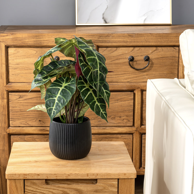 Fausse plante d'intérieur artificielle en pot noir