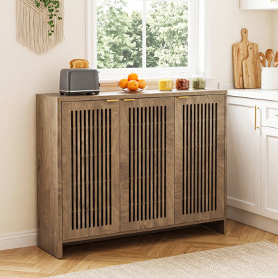 Buffet 47 po à 5 niveaux avec 3 portes à persiennes et rangement à grain de bois pour la cuisine et la salle à manger