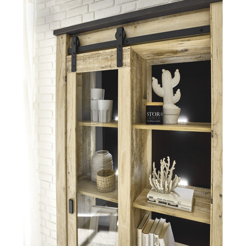 Jackeline China Cabinet, Nature