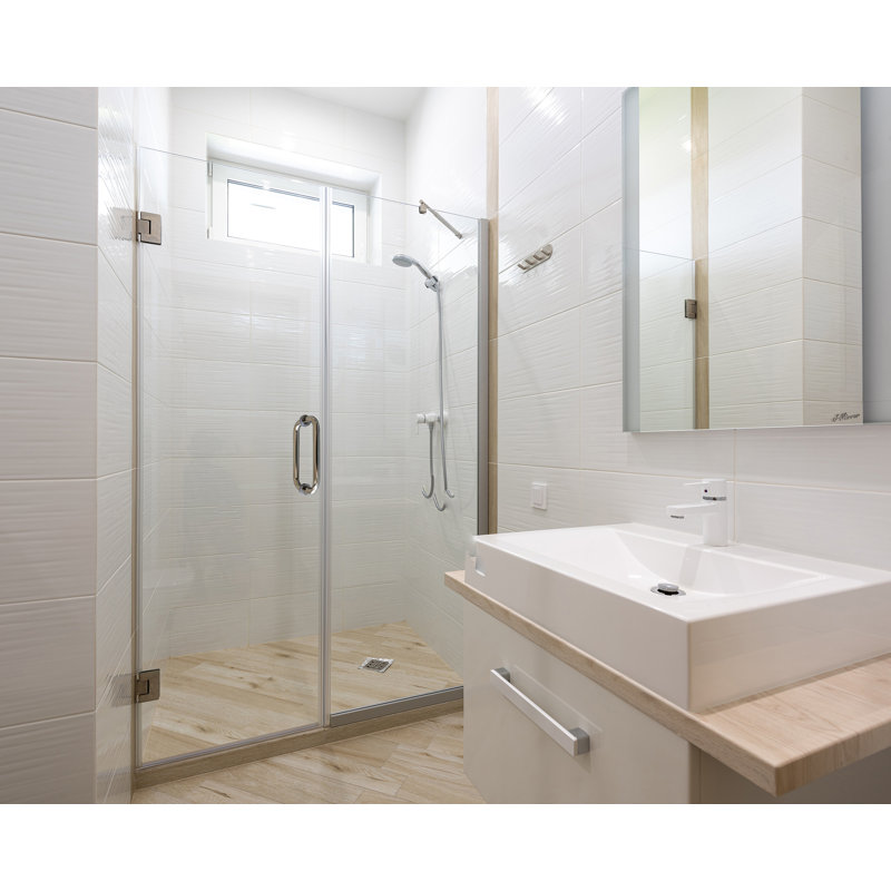 La porte de douche se ferme, Acier poli
