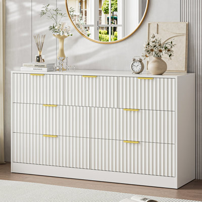 Commode cannelée pour chambre à coucher avec 7 tiroirs, commode moderne de 55 po de largeur avec poignée en métal