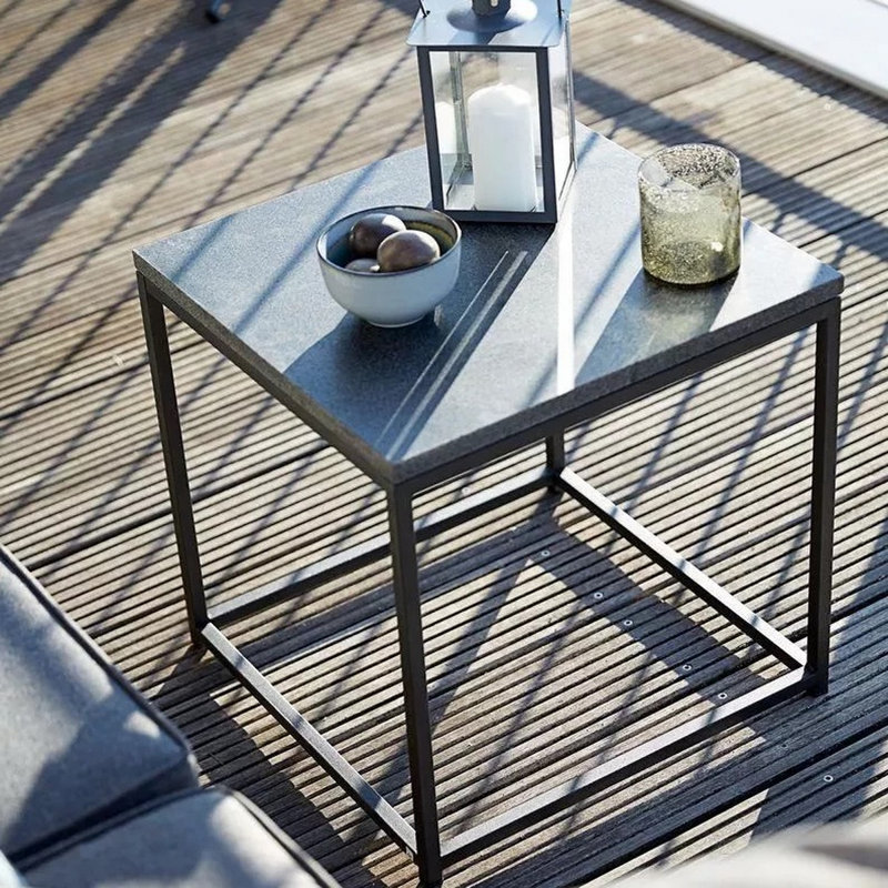 Table d'extérieur 17,75 L x 17,75 l