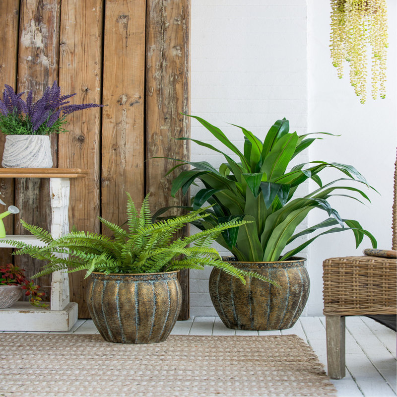 Ensemble de 2 pots de fleurs en fer vieilli, L: 13 x 13 x 14,5 po: 11 x 11 x 13,5 po