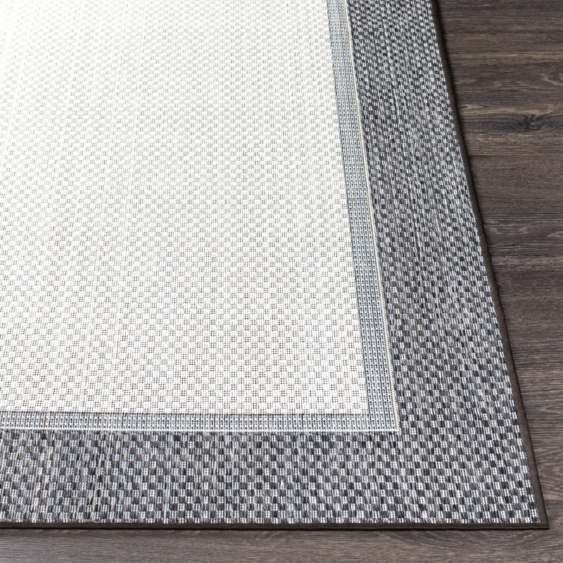 Indoor / Outdoor Rug, Rectangle 6'7" x 9'