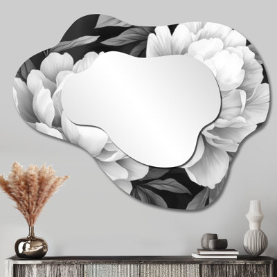 Pivoines en gris classique I - miroir asymétrique irrégulier pivoines, miroir mural traditionnel, imprimé sur métal