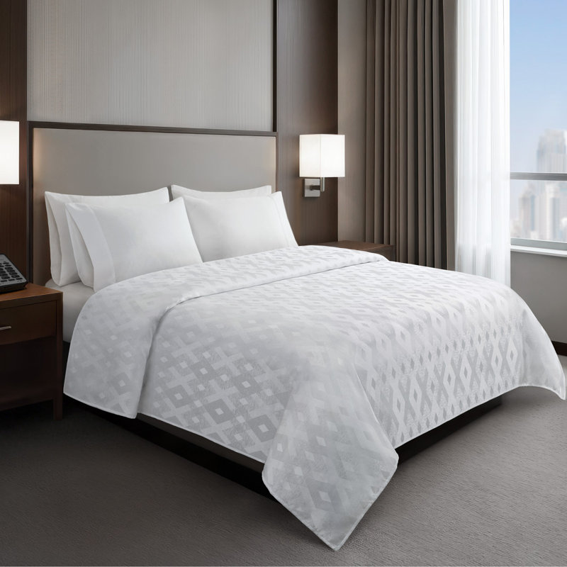 Jacquard White Essential Nova 12-Piece King Coverlet, King Coverlet/Bedspread