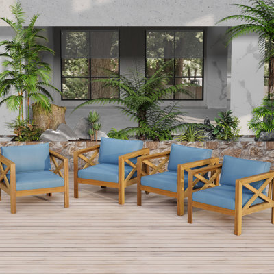 Fauteuil club d'extérieur en bois avec coussins bleus, résistant aux intempéries et idéal pour les rassemblements