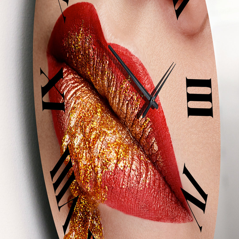 Gros plan sur les lèvres avec maquillage rouge et or - horloge murale moderne, Petit