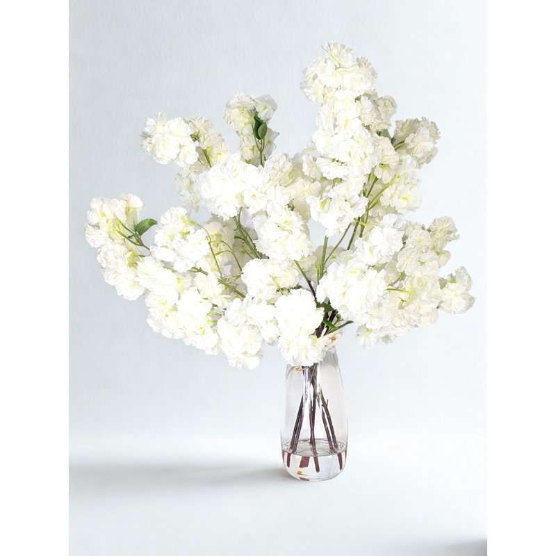 Arrangement de fleurs de cerisier en fleurs