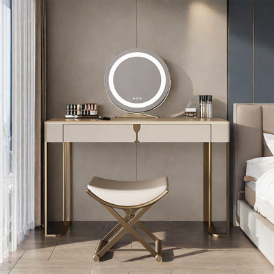 Lissete Vanity by Everly Quinn