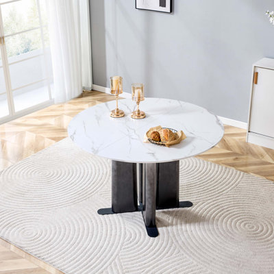 Table de salle à manger ronde en MDF à motif de marbre blanc avec base en dégradé noir et blanc, compacte de 2 à 4 places pour une vie moderne dans un petit espace et une utilisation multifonctionnelle.