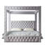 Lit à baldaquin quatre places Duluth Queen Size en velours crème capitonné, avec prise électrique et ports USB-2063993308