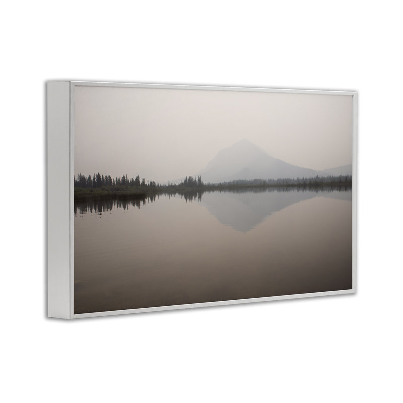 Sommet de montagne reflétant le lac, estampe numérique par Carol Robinson, Estampe numérique encadrée blanc bord de mer