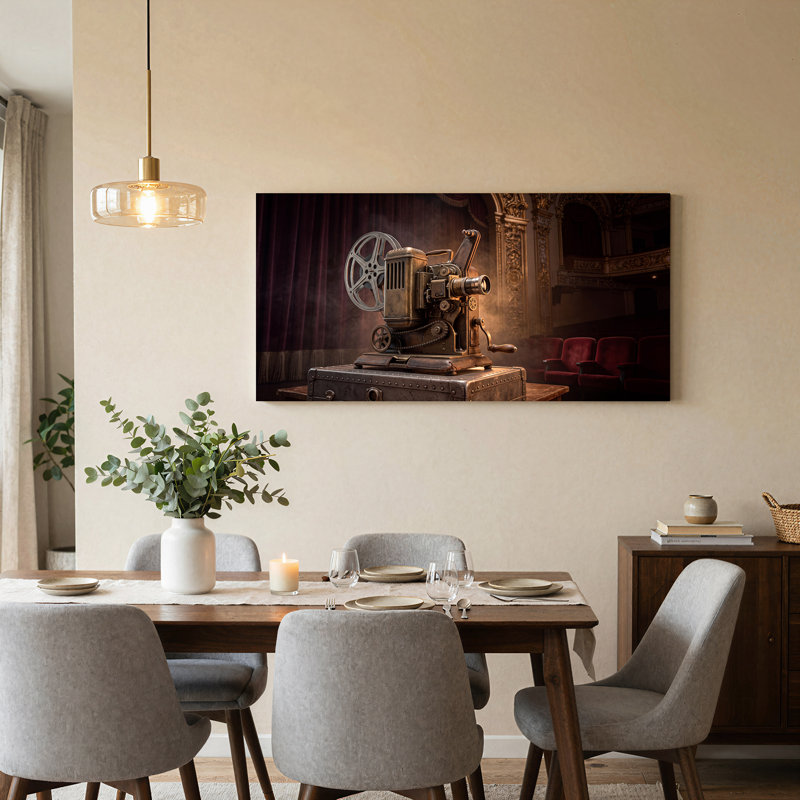 «Vintage Film Projector On Trunk In Ornate Theatre», art mural sur toile, L 32 po x H 16 po