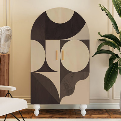 Armoire arquée avec tablettes et portes