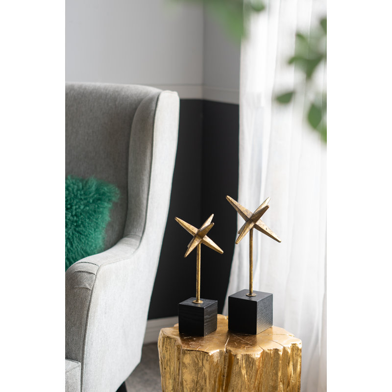 Sculpture étoile de fer en fer avec base en bois - doré / noir - 3 x 3 x 11 po