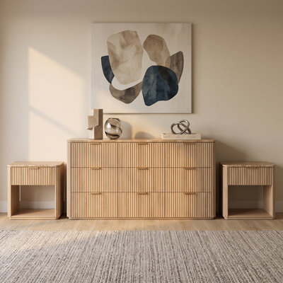 Ensemble de chambre à coucher 3 pièces : commode à 9 tiroirs cannelée sur 3 côtés et 2 tables de chevet avec panneaux de 5 cm d'épaisseur et plateau en imitation marbre.