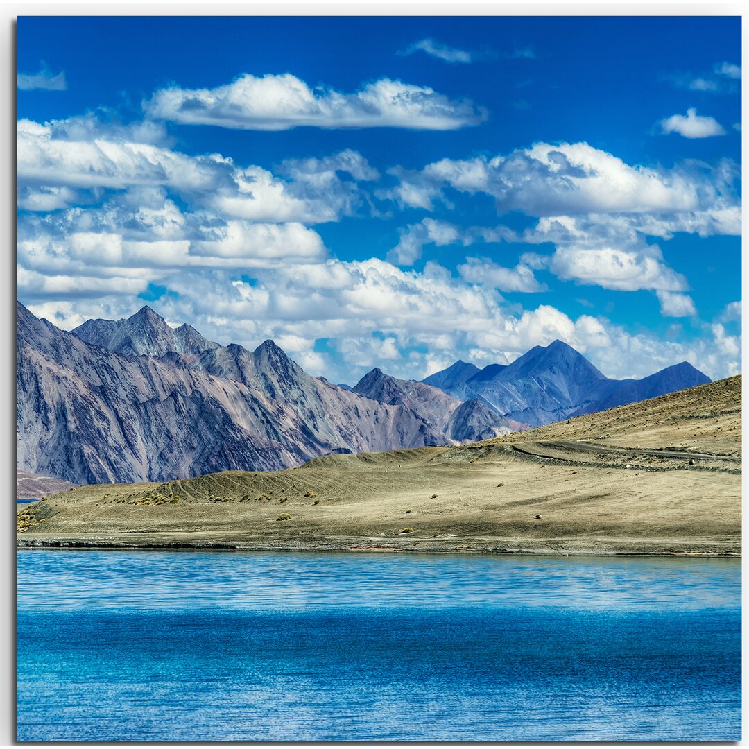 Gerahmtes Leinwandbild  Berge am Pangong Tso See, Tibet