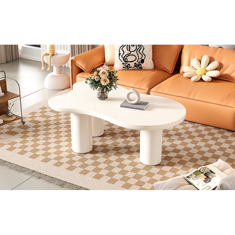Table basse de 44 po x 25,9 po à assemblage facile avec plateau de 1,5 po d'épaisseur, table de bout irrégulière de style crème avec 3 pieds robustes, table centrale élégante avec bord rond pour le salon