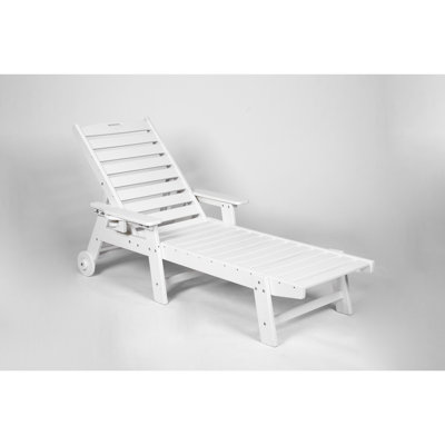 Fauteuil de jardin réglable à 5 positions, blanc, idéal pour se détendre à l’extérieur. 5 positions, roulettes, détente garantie.