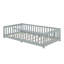 Lit simple pour enfants, lit simple avec clôture sans porte et barrières de sécurité-527831942