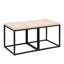 Deux tables de chevet rectangulaires en chêne naturel, pouvant servir de tables d'appoint ou de tables basses. Structure robuste et montage facile. Ces deux tables d'appoint rectangulaires, minces et spacieuses, sont idéales pour le salon ou le jardin. Stables et rapides à installer.
