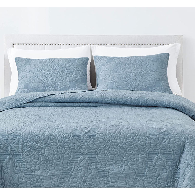Medallion Embroidered Lightweight Cooling Quilt Set, Blue, Queen Quilt + 2 Standard Shams