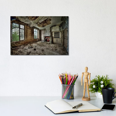 Chateau De Vivre II by Ivo Sneeuw - Wrapped Canvas Print
