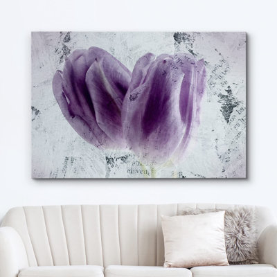 "Deux pétales de fleurs de tulipes mauves" sur