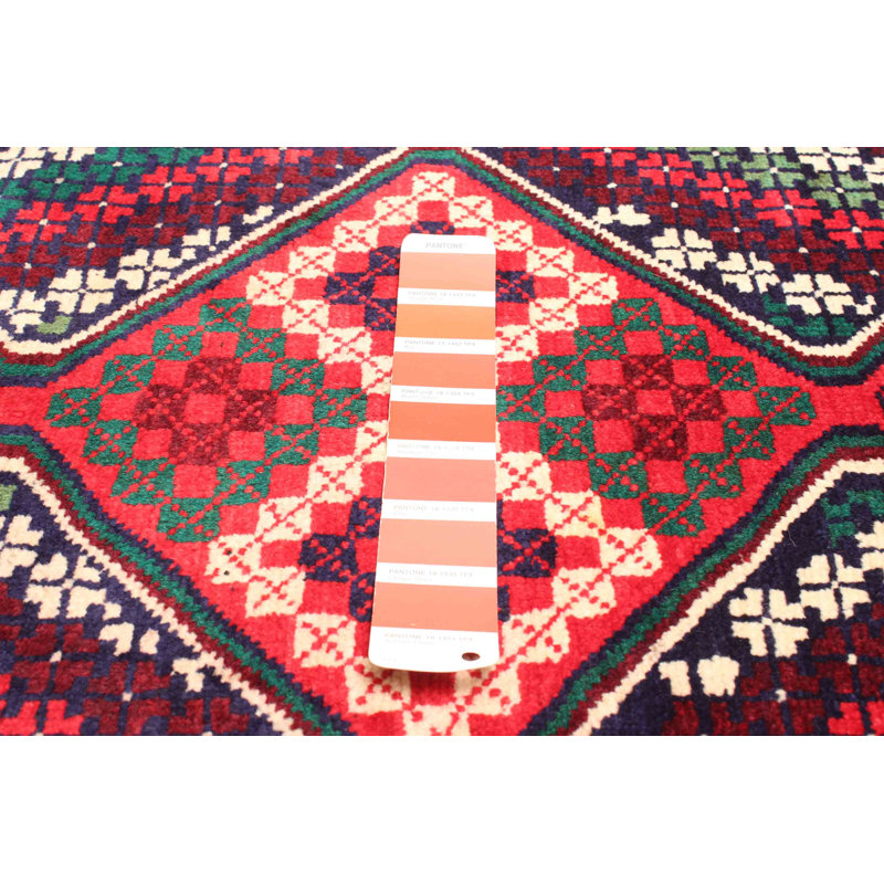 Tapis rouge Teimani 2 pi 9 po x 4 pi 7 po