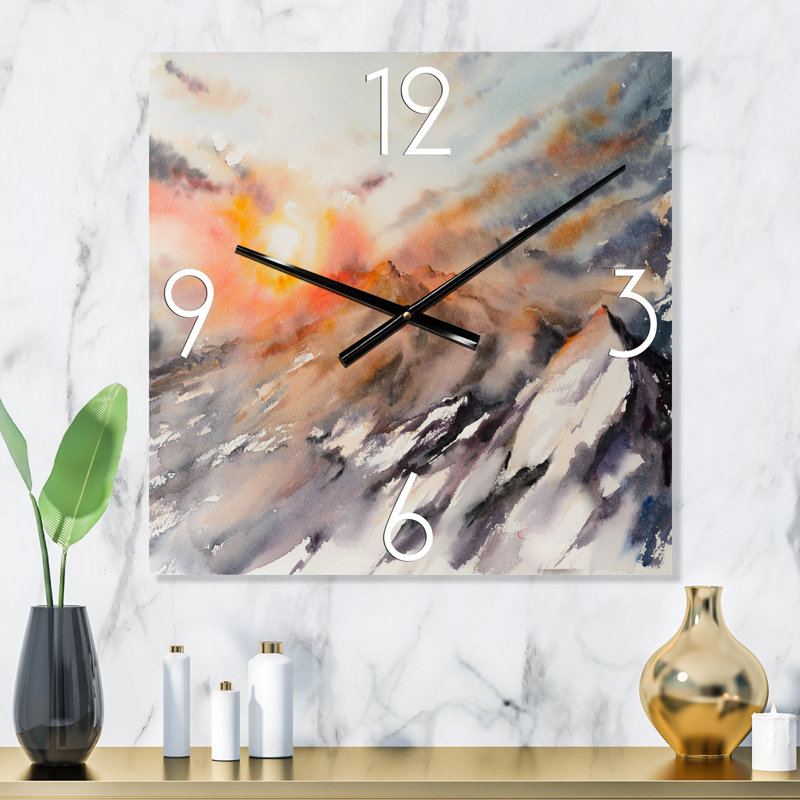 Horloge murale traditionnelle majestueuse au coucher du soleil dans les montagnes, Petit