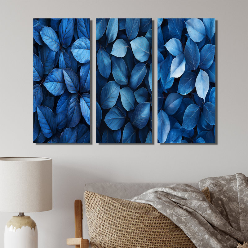 «Midnight Blue Leaves Tranquility I», collection d'impressions sur toile traditionnelles dorées, Toile tendue