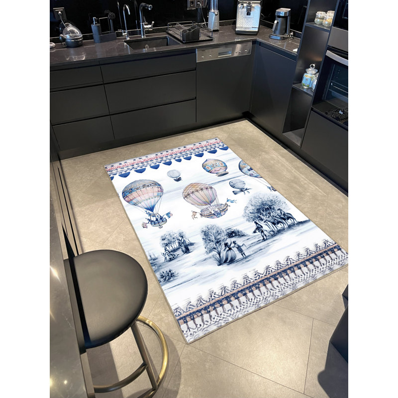 Tapis décoratif à motif de montgolfières, d'arbres et de cavaliers de couleur bleue sur le thème de la nature