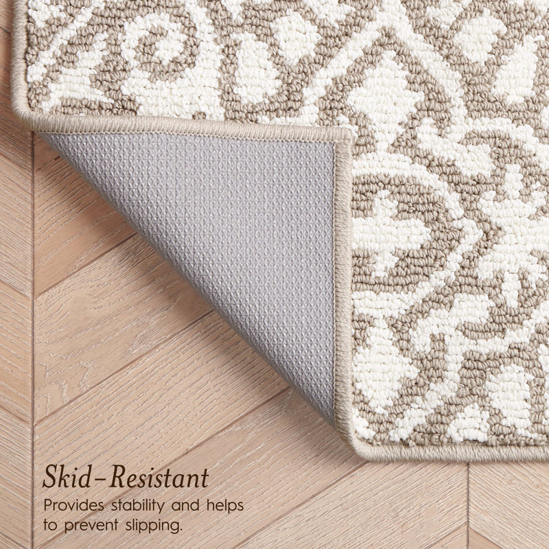 Feya Machine Woven Synthetic Damask Aera Rug in Green/White, Beige, Runner 2'2" x 6'