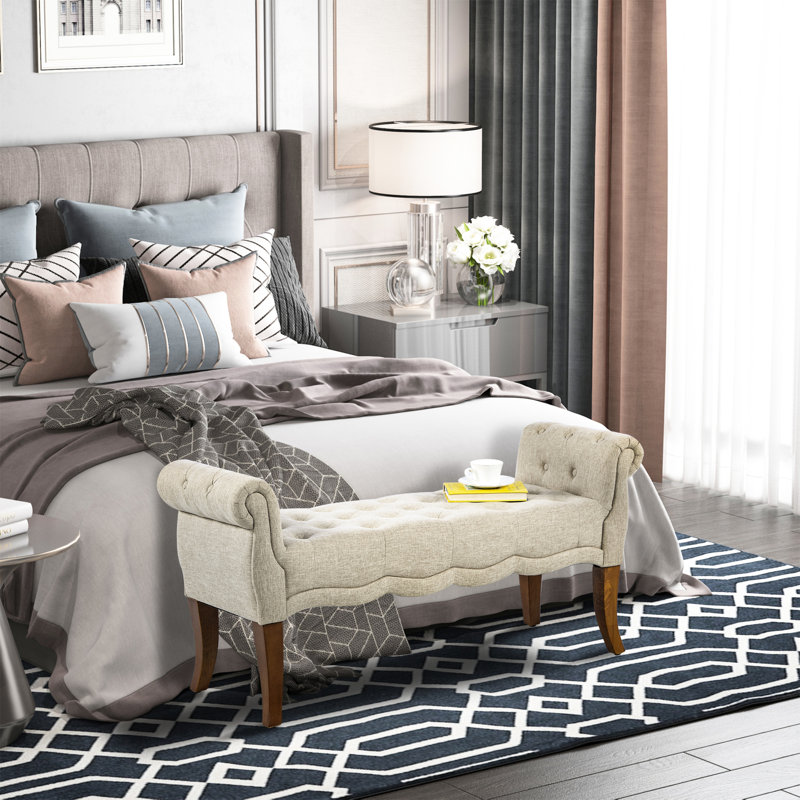 Banc de salon beige avec accoudoirs arrondis - Traditionnel pour une entrée à atmosphère sereine dans un design rembourré et une entrée accueillante