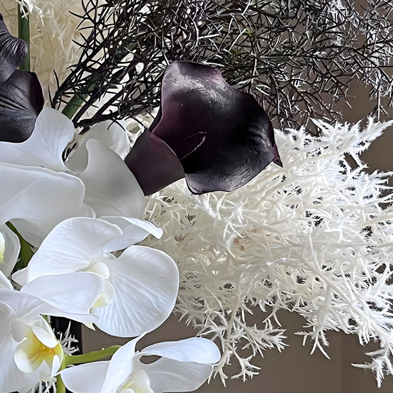 Ornements de fleurs simulées