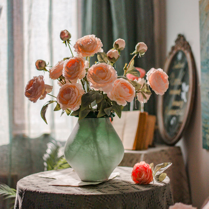 Tige de pivoine, Rose