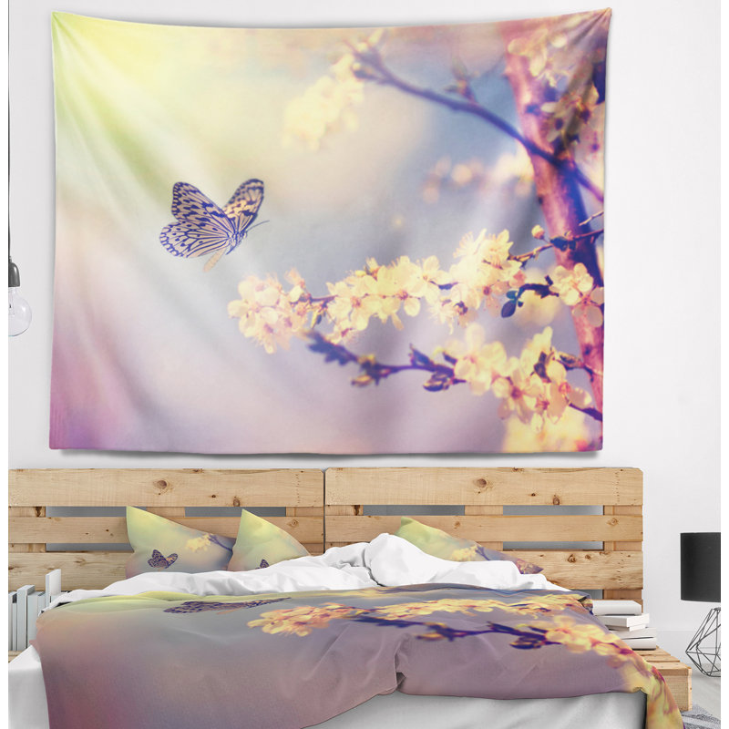 Papillon floral rétro avec tapisserie, H 78 po x l 92 po