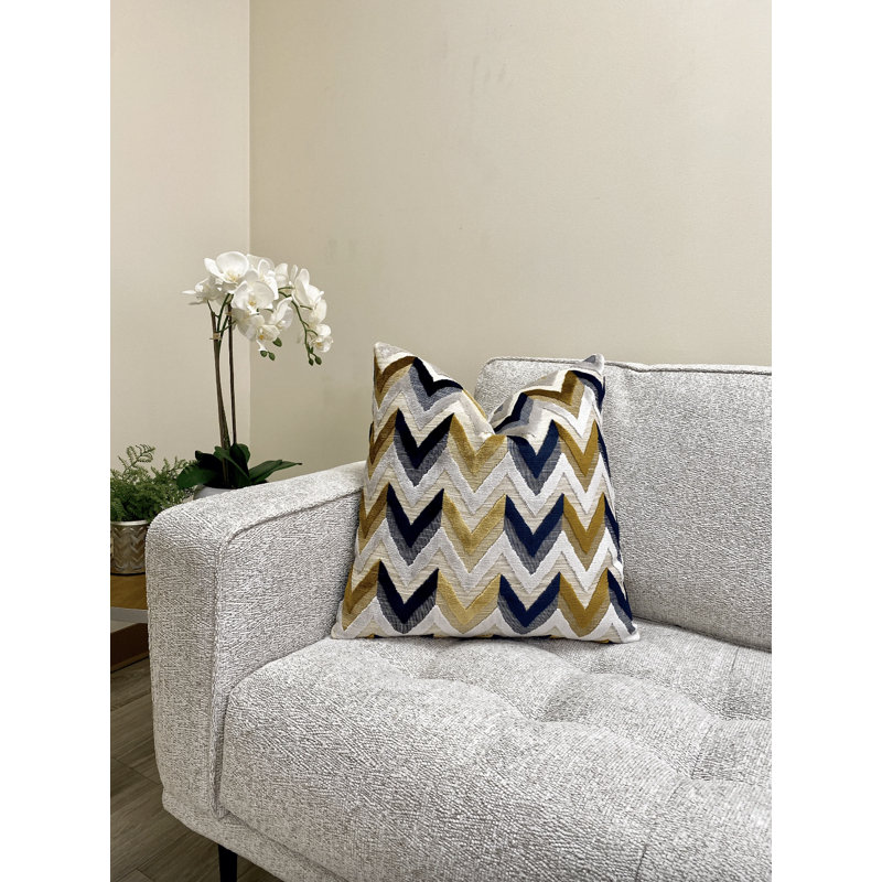 Housse de coussin en velours à chevrons, H 20 po x l 20 po, Gold Chevron