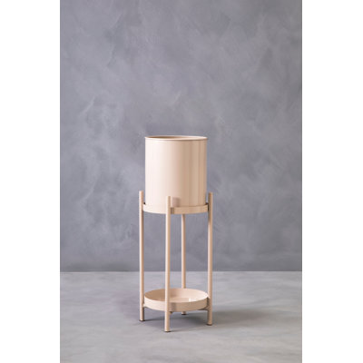 Antera Elevated Planter
