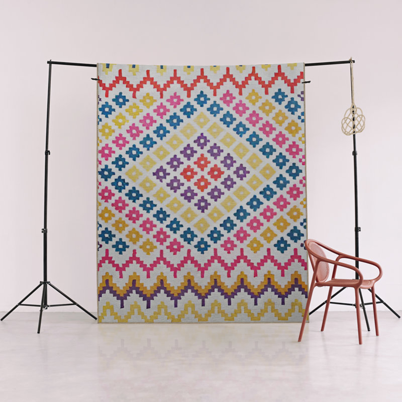 Tapis décoratif moderne et multicolore clair, Rectangle 4 pi 7 po x 6 pi 6 po