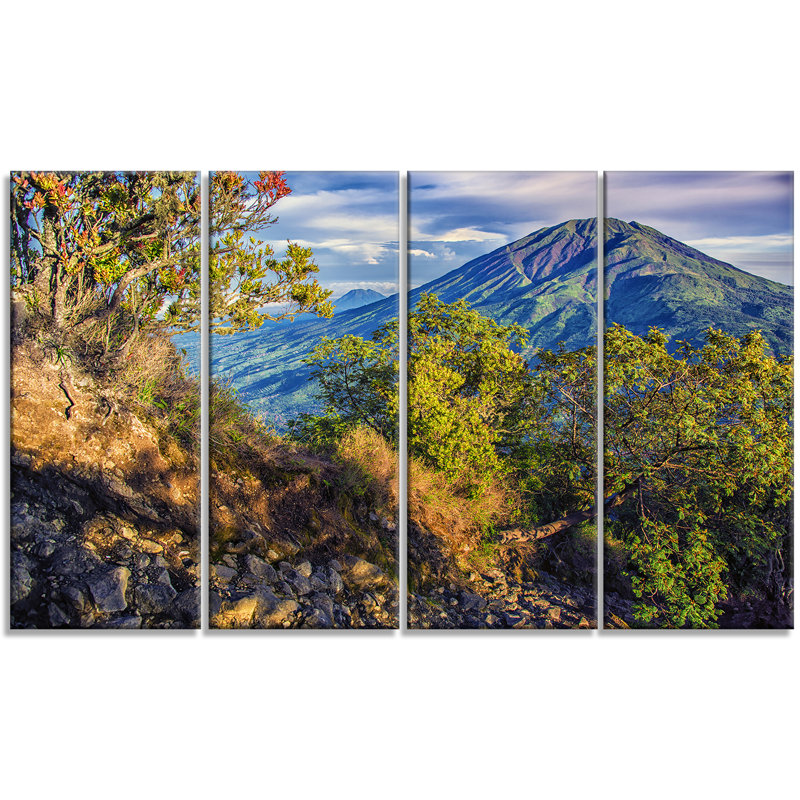 «Merbabu Volcano in Java», reproduction de photo à multiples images sur toile