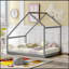 Lit maison en bois-765677897-765677942